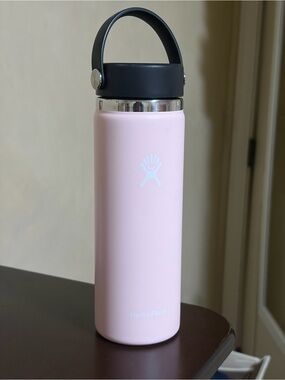 Hydro Flask 20 oz baby pink